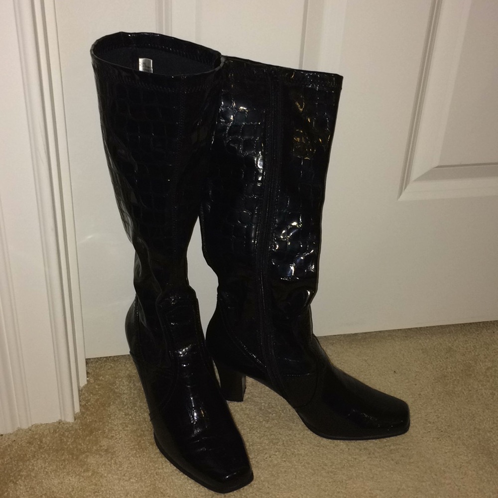 Black leather, heeled boots - Picture 3 of 4